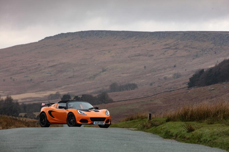  Lotus Elise Cup 250 2017 года  (UK) (фото 1 из 46)